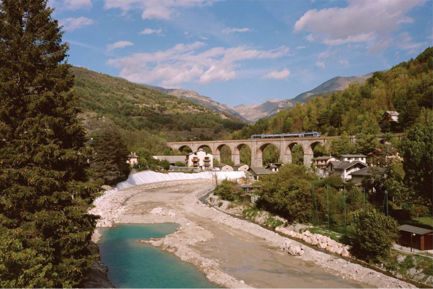 La linea ferroviaria Nizza – Cuneo nella Valle della Roya  ©Yann Aubry